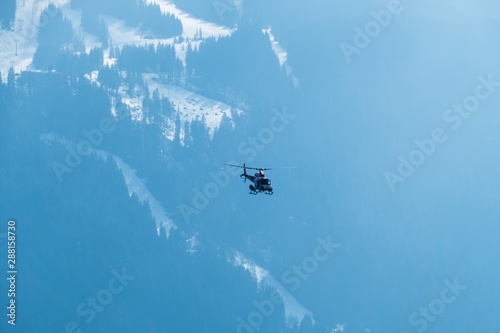Rettungshubschrauber Rettungshelikopter Bergwacht Alpen 