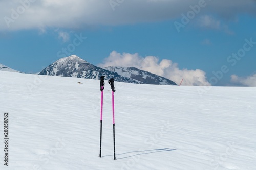 Wanderstöcke Skistöcke auf dem Wank Alpen © pusteflower9024
