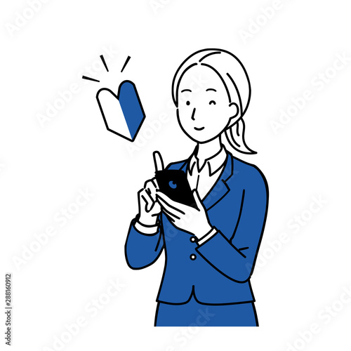 スマホを操作する女性　笑顔