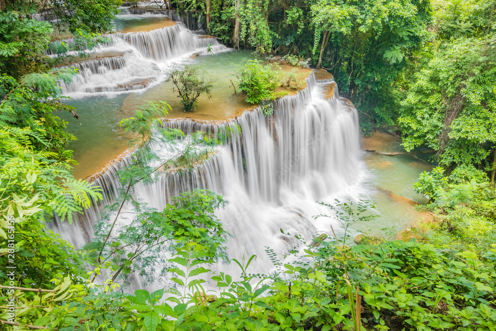 Naklejka premium Huai Mae Khamin Waterfalls in Tropical Rainforest at Kanchanaburi Province, Thailand