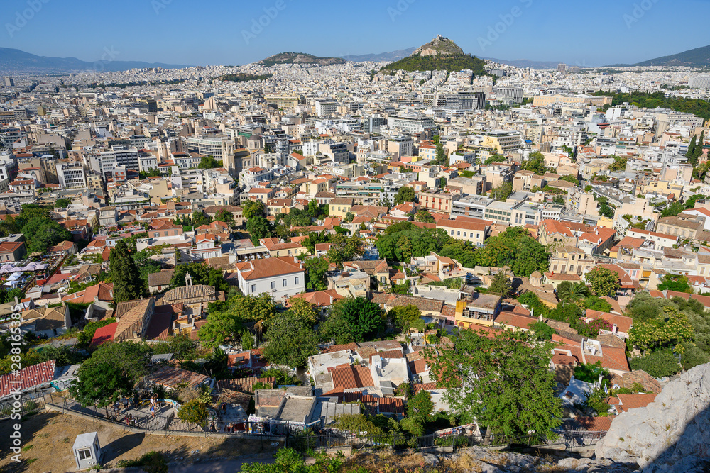 Häusermeer von Athen mit Sicht auf den Lykabettos-Hügel, Griechenland