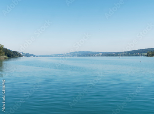 Schweizer Seenlandschaft - Der Hallwilersee. Blick von Beinwil am see nach Norden des sees, richtung Meisterschwanden