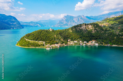 Lago D'Iseo (IT) - Monte Isola - vista aerea di Sensole