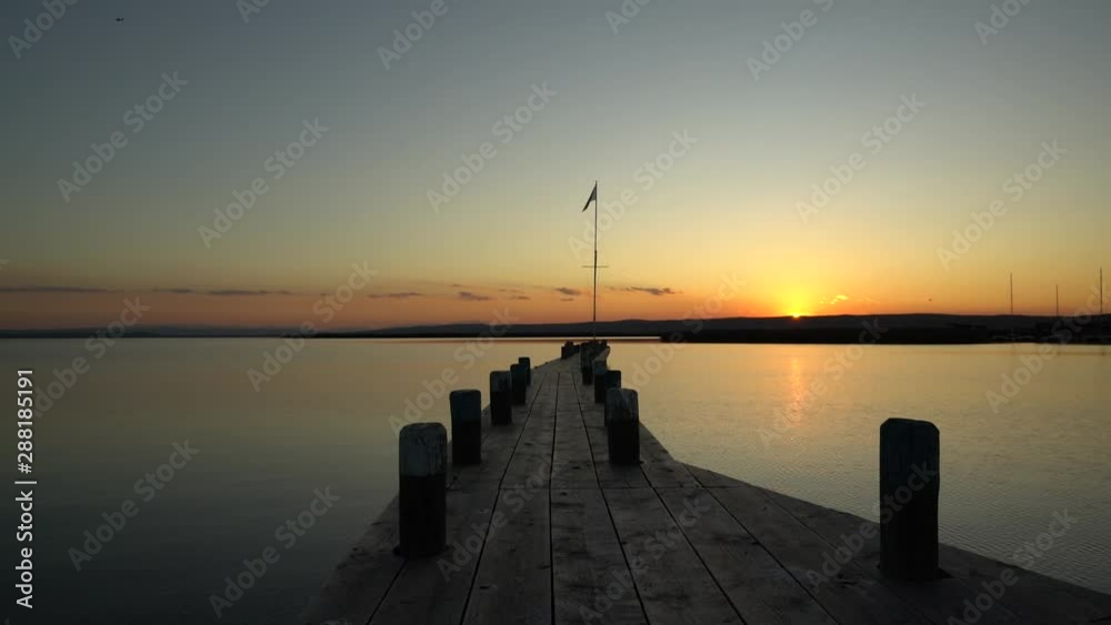 Steg im Abendlicht
