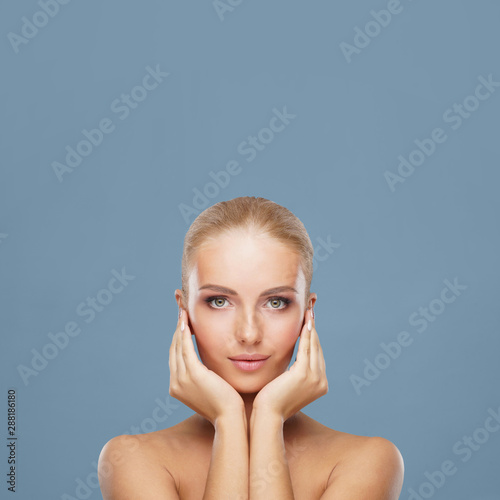 Φωτογραφία Attractive face of beautiful girl