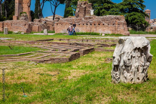 Tableau sur toile ROME, ITALY - APRIL, 2018: Peristyle with octagonal island at the Flavian Palace
