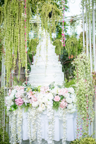 Fototapeta Naklejka Na Ścianę i Meble -  White wedding cake in outdoor garden
