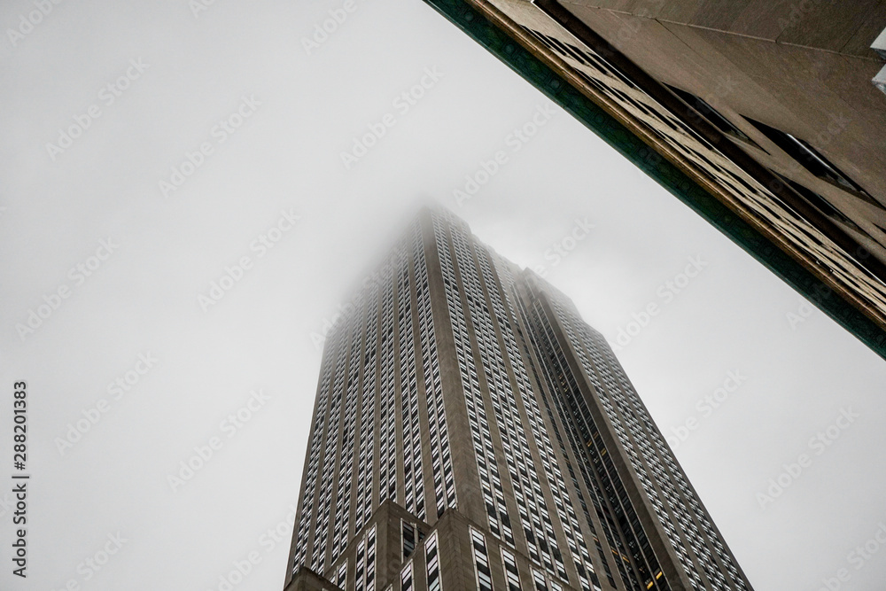 Naklejka premium Cloudy City