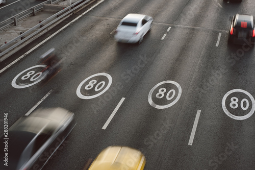 Speed limit and mooving cars.