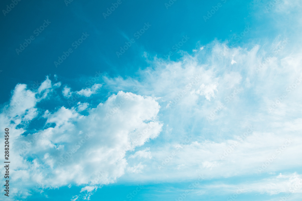 夏の青い空と白い雲 夏の青い空と白い雲