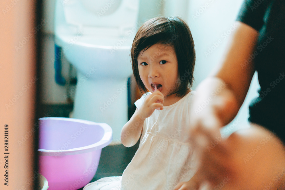 little girl brush her teeth little girl brush her teeth
