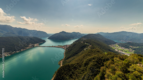 Fototapeta Naklejka Na Ścianę i Meble -  Vista sul lago di Lugano