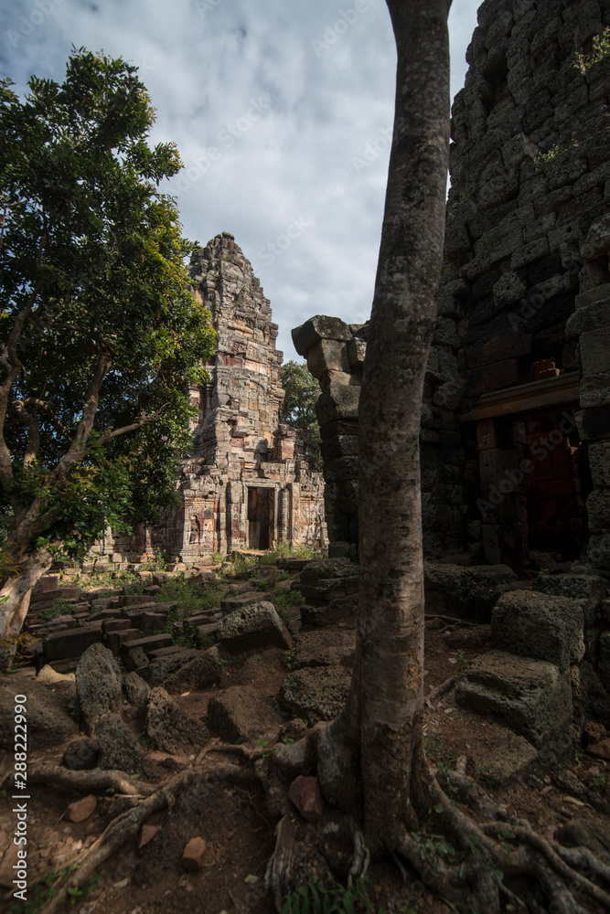 Fototapeta premium CAMBODIA BATTAMBANG WAT BANAN TEMPLE