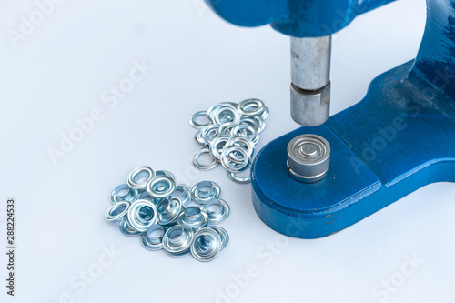 Fotografi Close up hand press eyelet machine and eyelets details