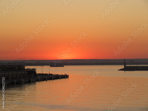 Sonnenaufgang über der Hafeneinfahrt von Palma de Mallorca © Marion