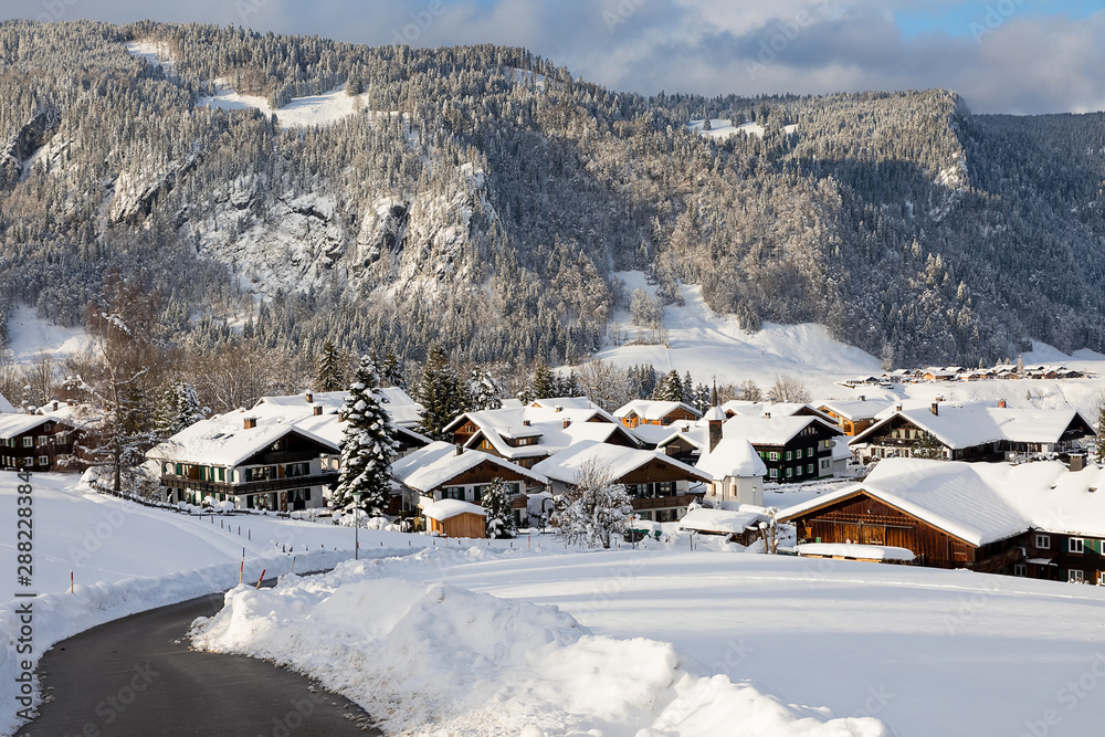 Ein Dorf im Winter