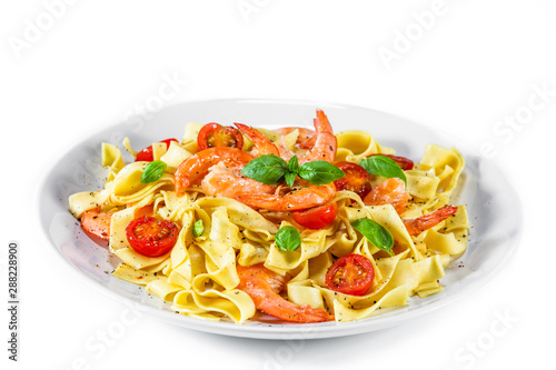 Shrimps with pasta and vegetables