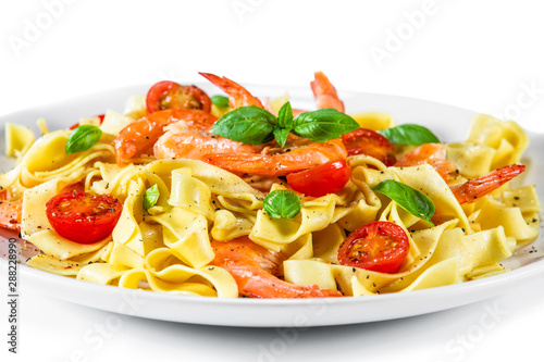 Shrimps with pasta and vegetables