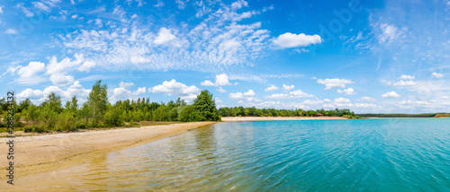Fototapeta Naklejka Na Ścianę i Meble -  Badesee im Emsland mit türkisblauem Wasser an einem schönen Sommertag