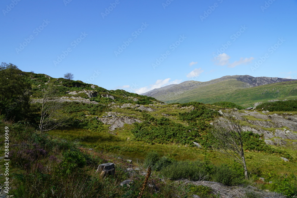 Fototapeta premium Brilliant Blue Sky and Mountains in North Wales United Kingdom