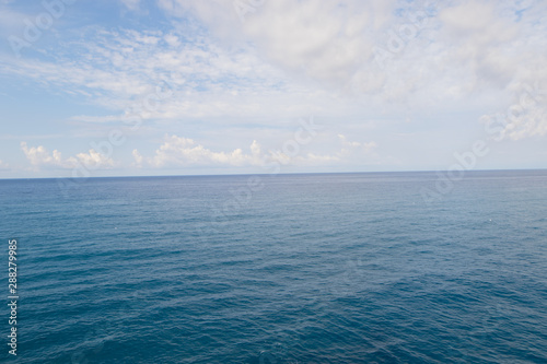 sea and blue sky © Truman