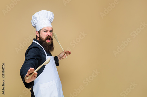 Foto Handsome chef cook with kitchen utensils