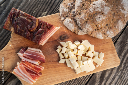 Tableau sur toile Snack with delicious South Tyrolean smoked bacon and cheese with flat bread lyin