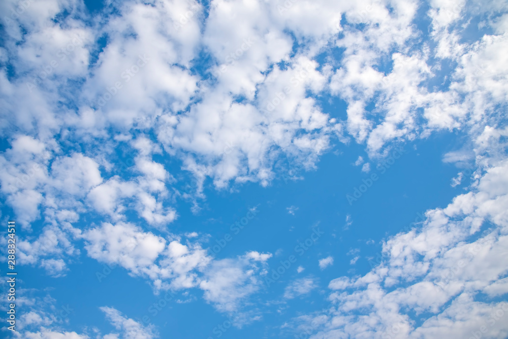 Obraz premium dramatic blue cloudy sky