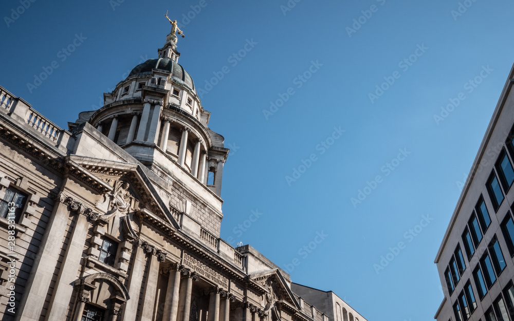 The Old Bailey, London. The landmark Central Criminal Court in the City of London topped by a bronze statue of Lady Justice holding a sword and the scales of justice.