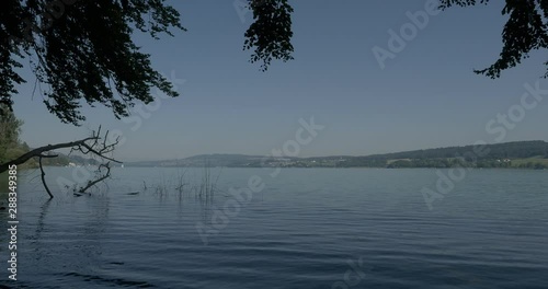 Schweizer landschaft - Kanton Aargau - Hallwilersee, ein beliebtes Ziel für Tagesausflüge photo