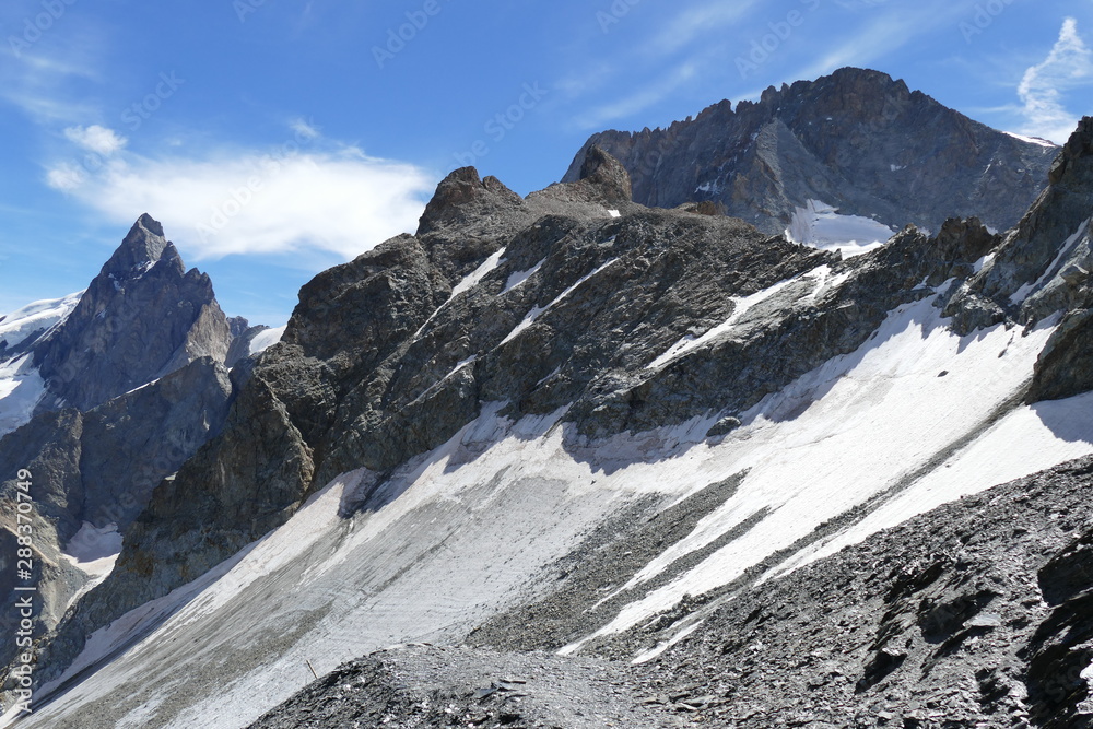 la grave la meije dans les hautes alpes en région provence alpes côtes d'azur