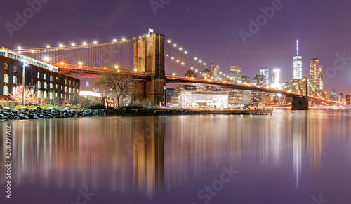 Fototapeta Naklejka Na Ścianę i Meble -  Brooklyn bridge at night, New York City, USA