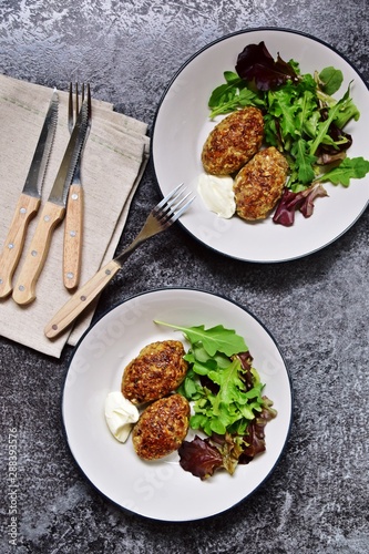 Meat patties with fresh salad leaves 