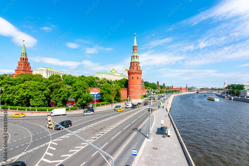 Obraz premium Kremlin embankment in Moscow, Russia