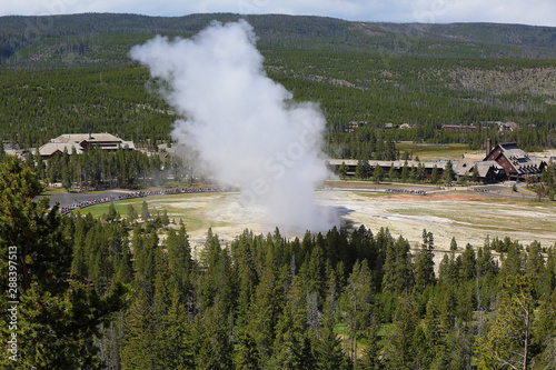 Ausbruch des Old Faithfull Geysir im Yellowstone Nationalpark