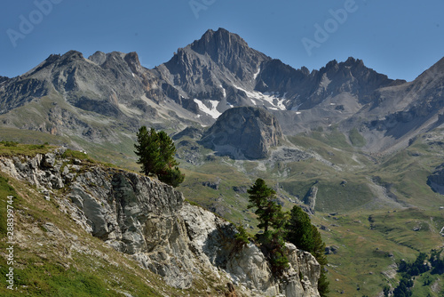 un des plus beaux sommets des Alpes en Vanoise : la Dent Parrachée