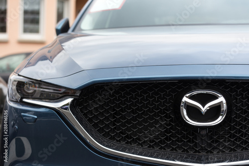 Ταπετσαρία siegen, North Rhine-Westphalia/germany - 28 10 18: mazda car sign in siegen germ