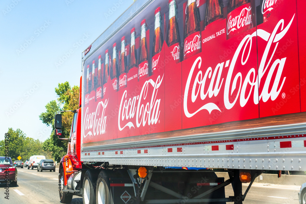 Foto Stock August 23, 2019 Sacramento / CA / USA - Coca Cola truck driving  on the interstate; Coca Cola logo printed on the side | Adobe Stock