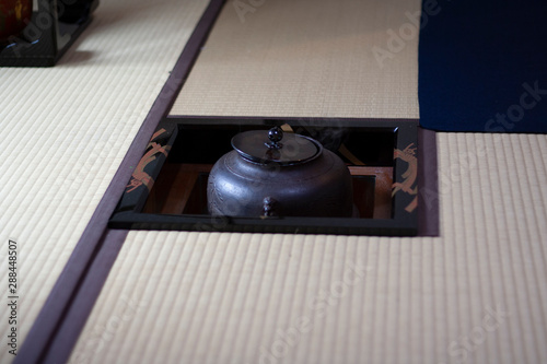茶事の炉と釜