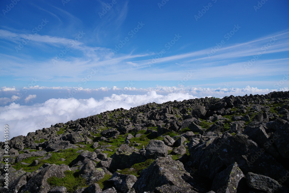 岩と雲海　蓼科山