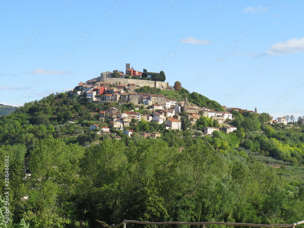 Obraz premium village in the mountains, Motovun, croatia