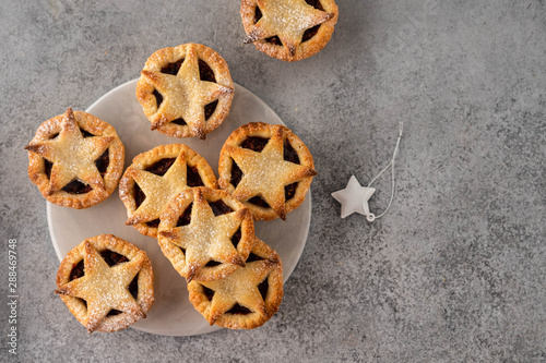 Quadro su tela Delicious fruit mince tarts for Christmas dinner