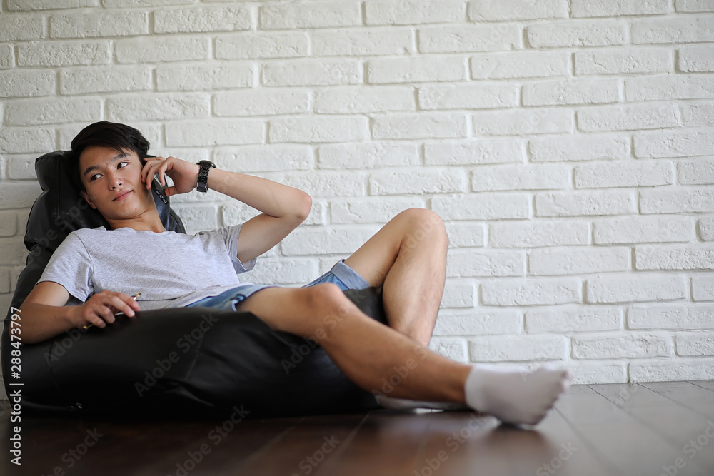 Obraz premium Asian student sitting on pillow and getting ready for exam