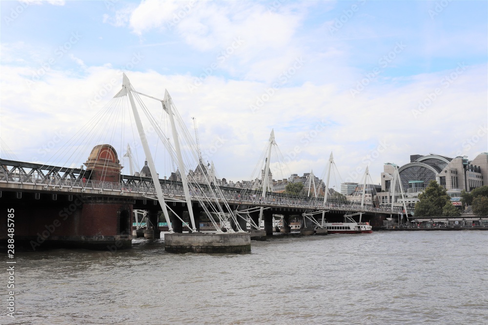 Le Pont Hungerford sur le fleuve Tamise, Londres, Royaume Uni