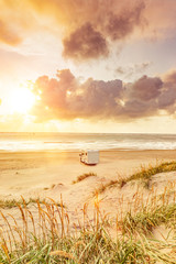 Fototapete Honigfarbe Wohnmobil am Strand in Rømø, Dänemark  © by-studio