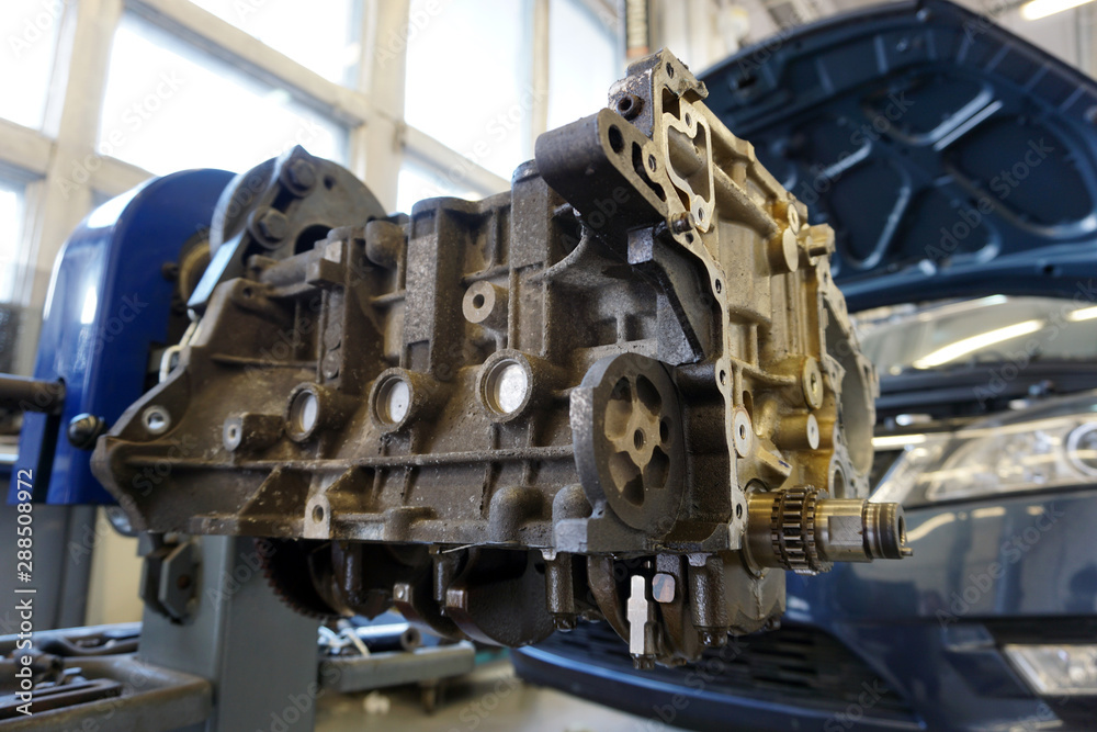 The engine block is removed for repair. Special equipment for repair. The engine block is removed for repair. Special equipment for repair.