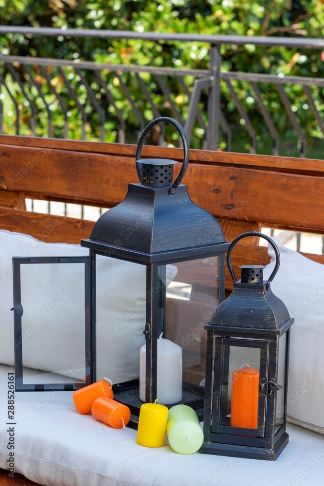 Lanterne e ceri da giardino Stock Photo | Adobe Stock
