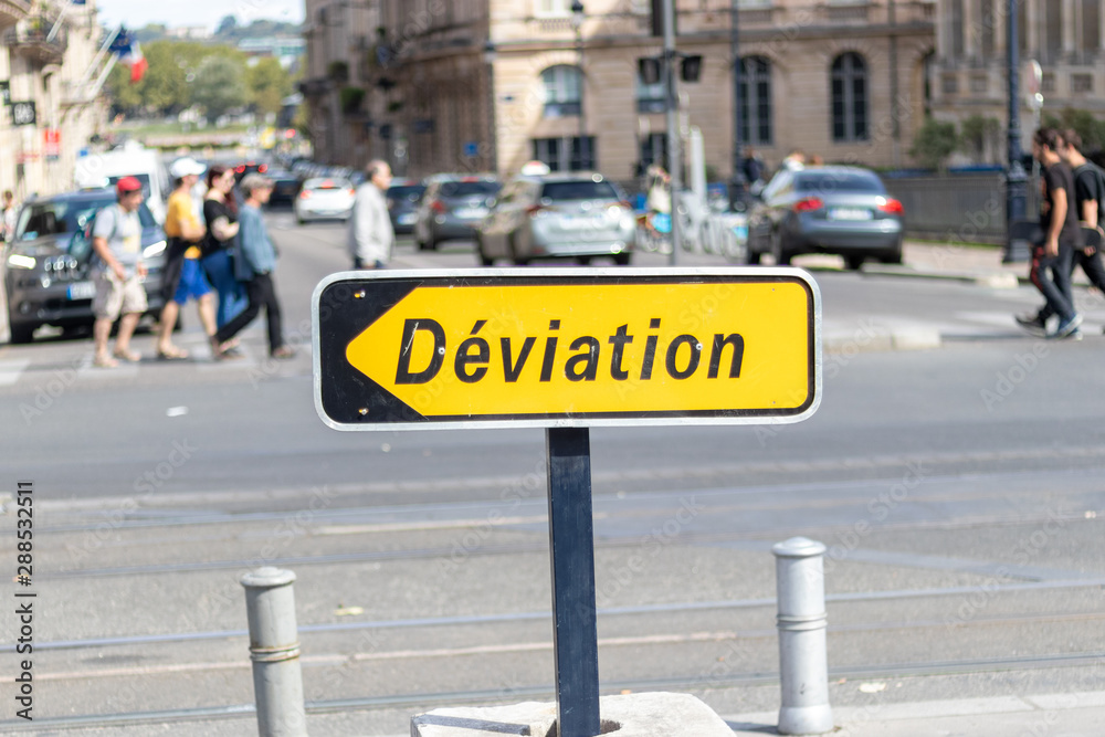 panneau de déviation Stock Photo | Adobe Stock