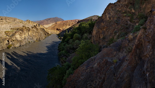 Tajikistan. Mountain river Zaravshan along the highway between Sughd region and Dushanbe. © Александр Катаржин