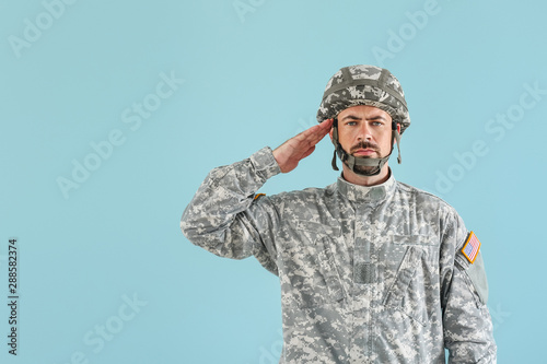 Saluting soldier on color b...